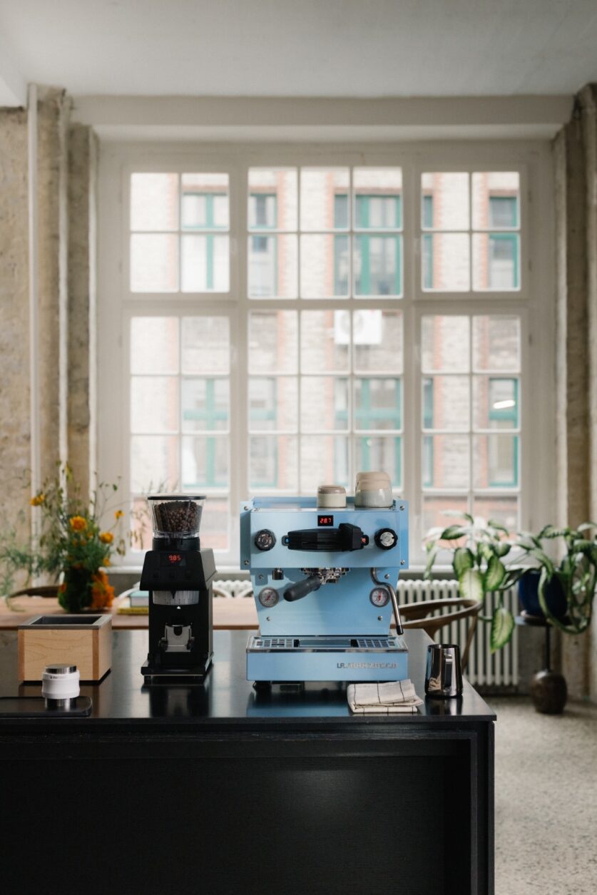 La Marzocco Linea Mini R Siebträgermaschine in moderner Küche